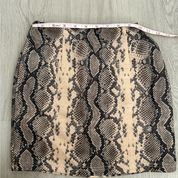 12th Tribe Faux Suede Snakeskin Mini Skirt – XS - Picture 4 of 7